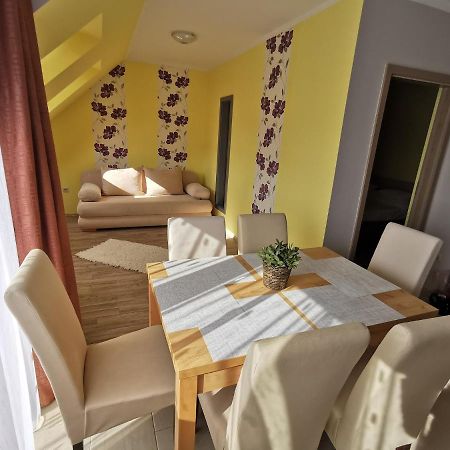 Szabo Apartman Sárvár Buitenkant foto