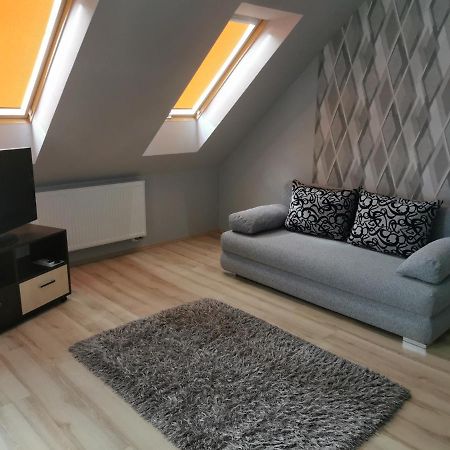 Szabo Apartman Sárvár Buitenkant foto