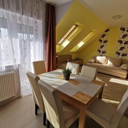 Szabo Apartman Sárvár Buitenkant foto