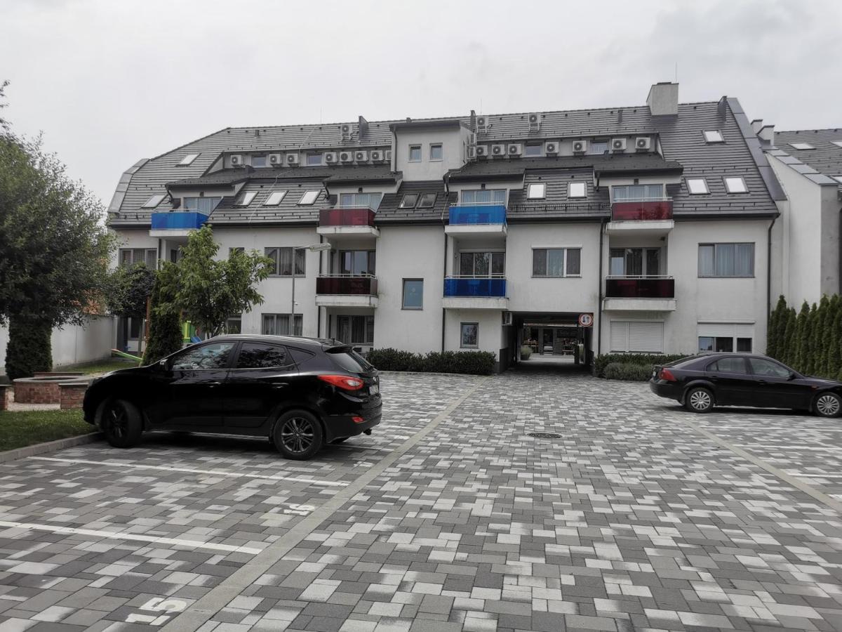 Szabo Apartman Sárvár Buitenkant foto