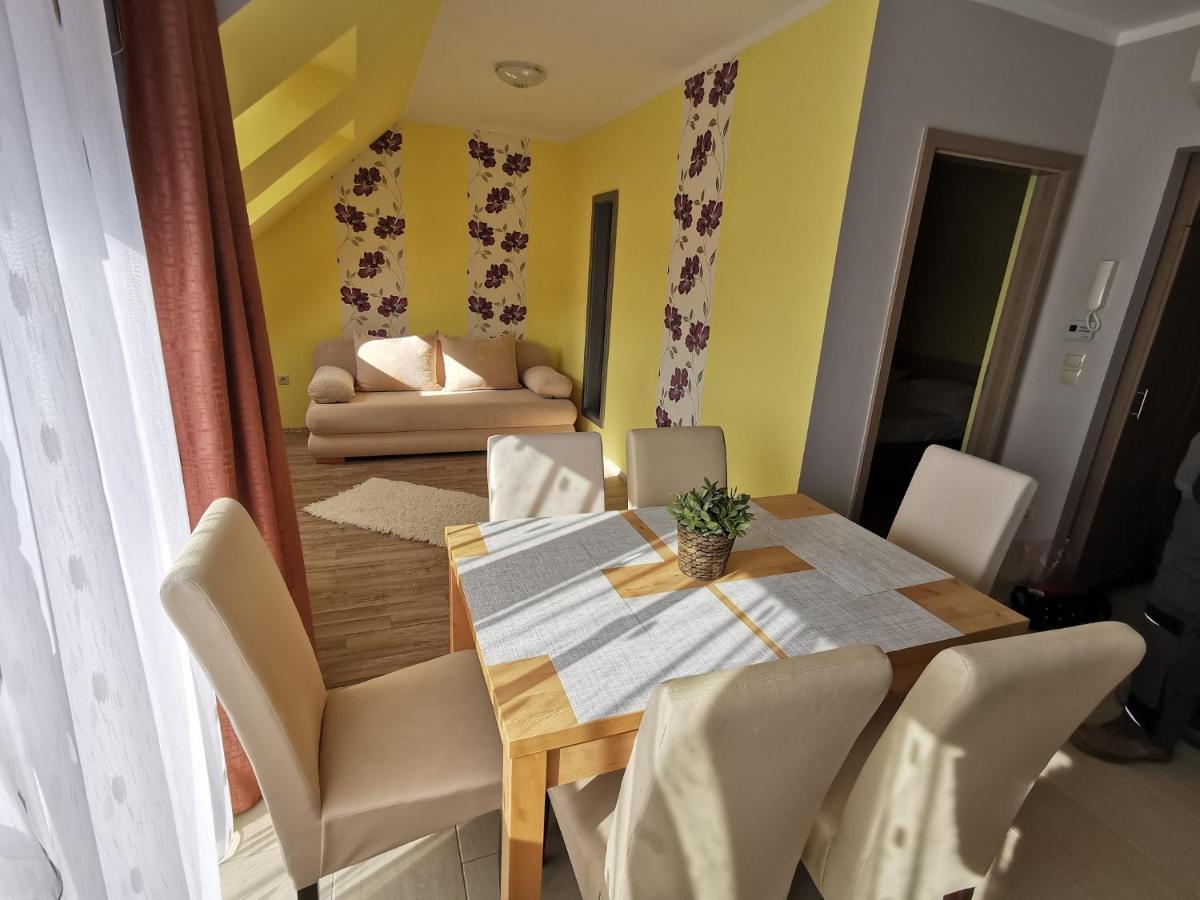 Szabo Apartman Sárvár Buitenkant foto