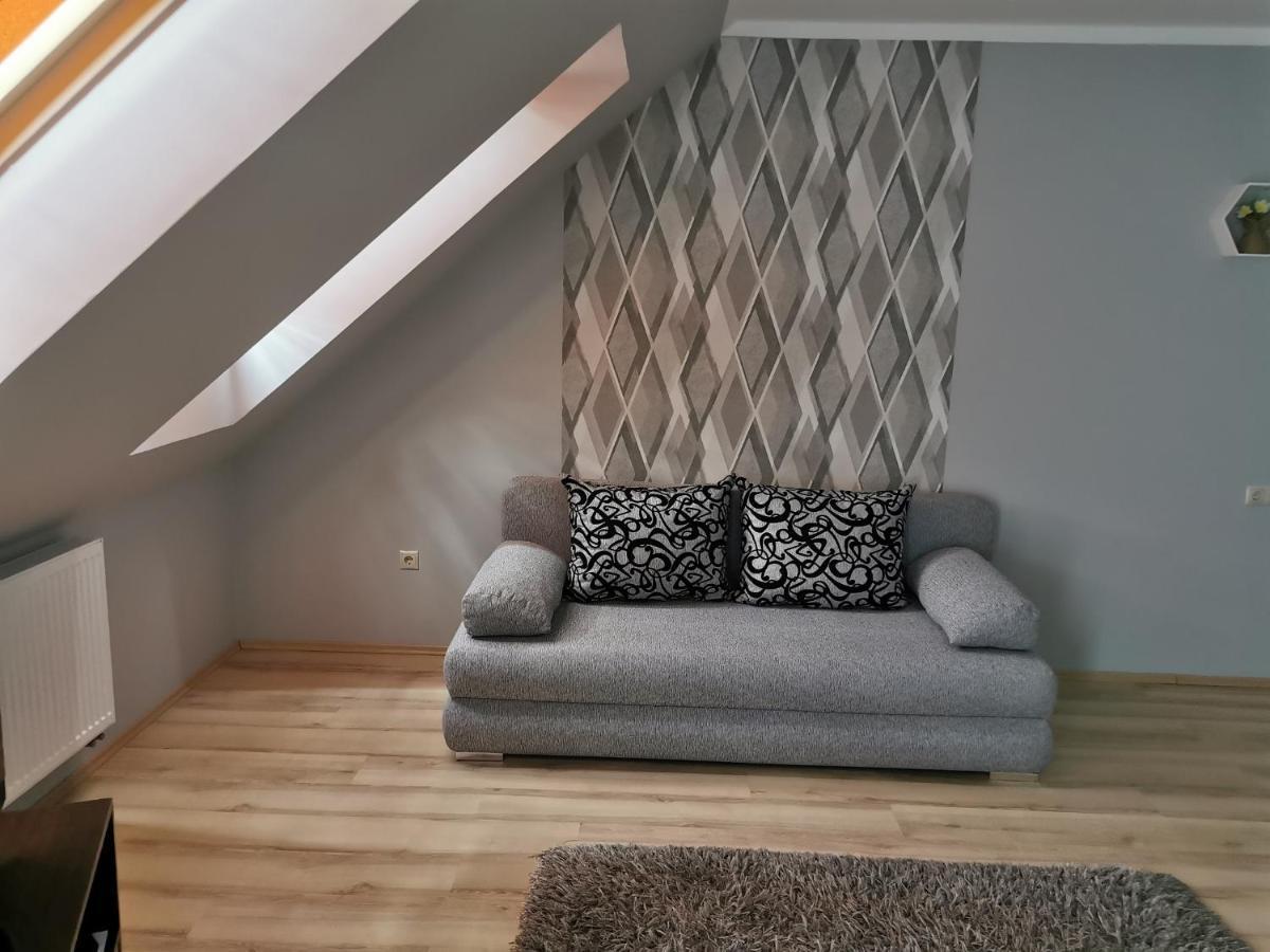 Szabo Apartman Sárvár Buitenkant foto