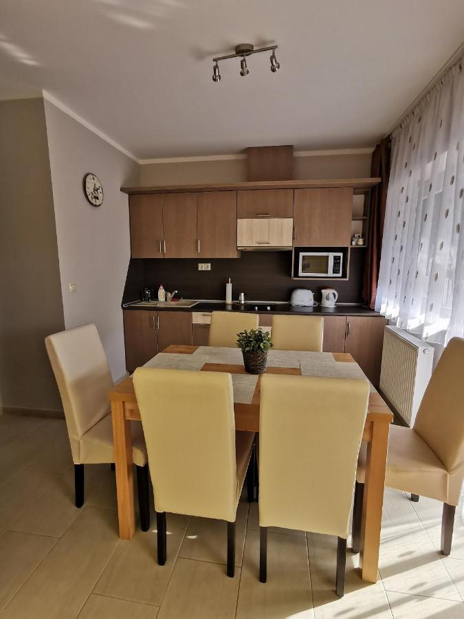 Szabo Apartman Sárvár Buitenkant foto