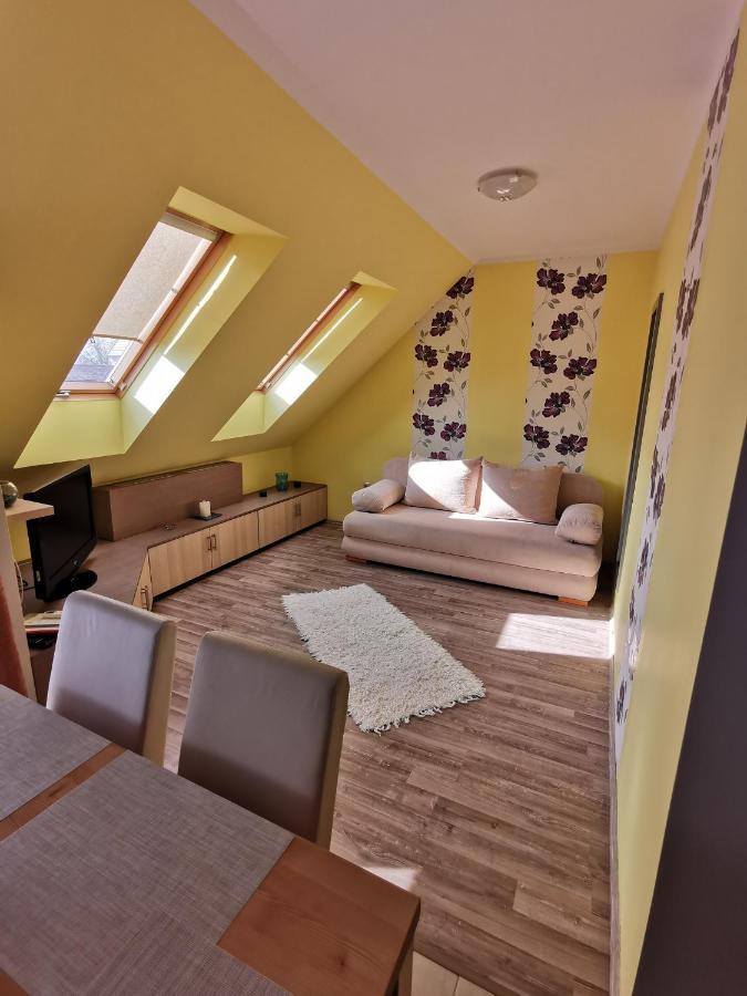 Szabo Apartman Sárvár Buitenkant foto