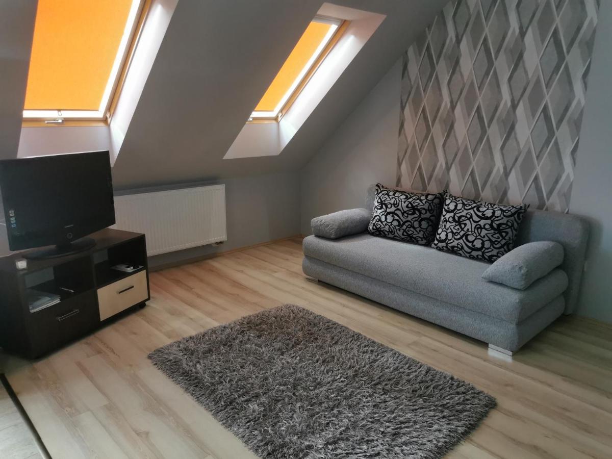 Szabo Apartman Sárvár Buitenkant foto