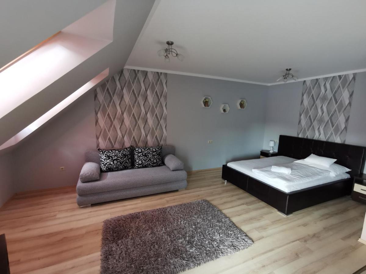 Szabo Apartman Sárvár Buitenkant foto