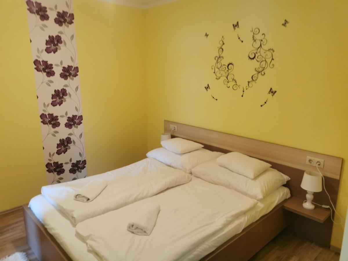 Szabo Apartman Sárvár Buitenkant foto
