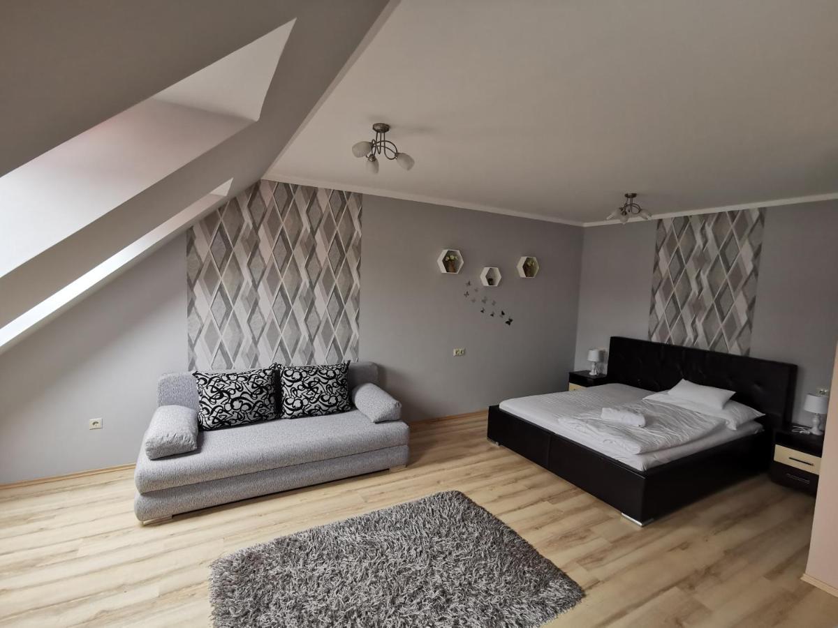 Szabo Apartman Sárvár Buitenkant foto